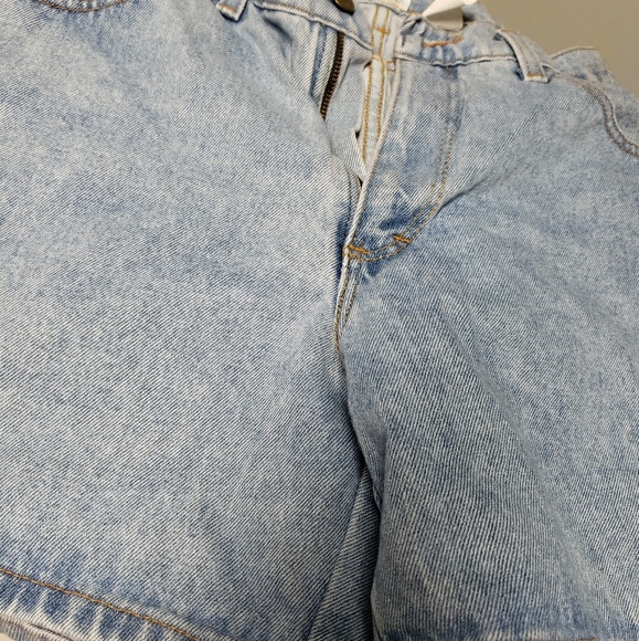 💙Shorts- Womens Blue Jean's 💙 - Picture 2 of 4
